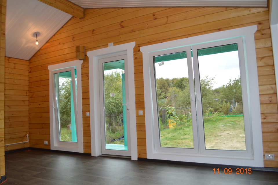 Небольшой дачный домик из клееного бруса