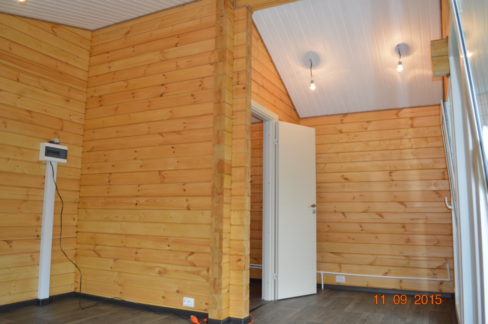 Небольшой дачный домик из клееного бруса