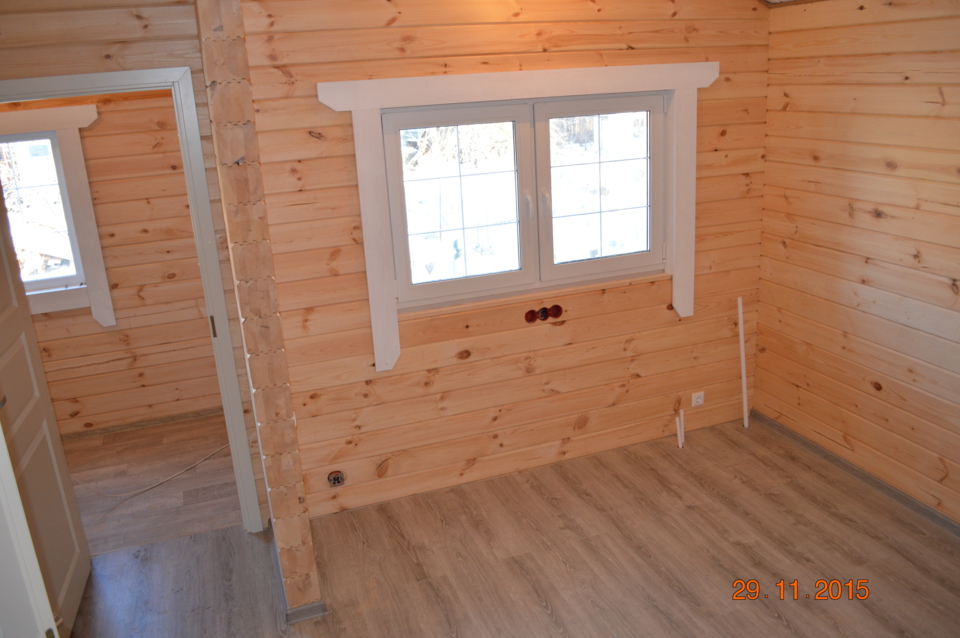 Небольшой дачный дом из клееного бруса