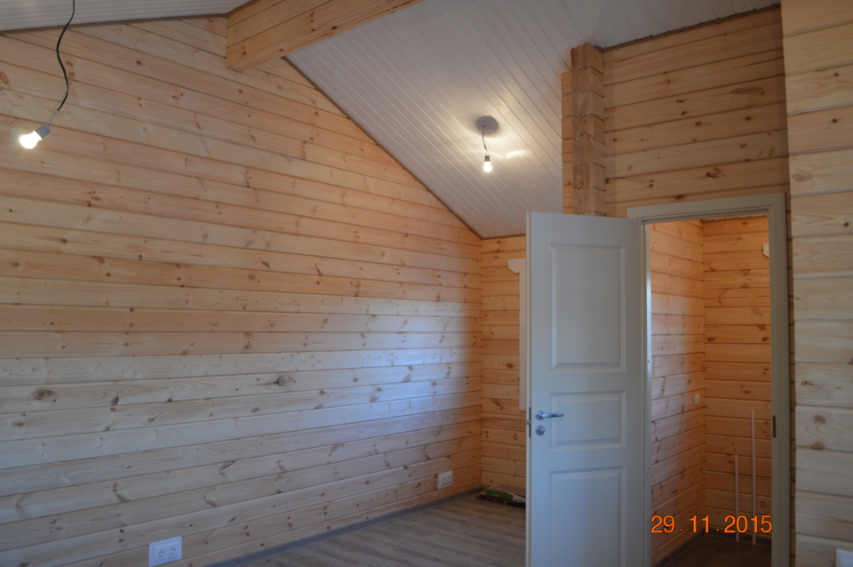 Небольшой дачный дом из клееного бруса