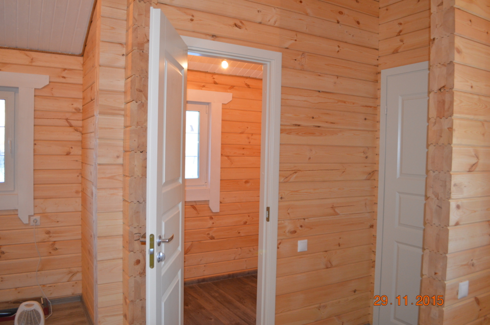 Небольшой дачный дом из клееного бруса