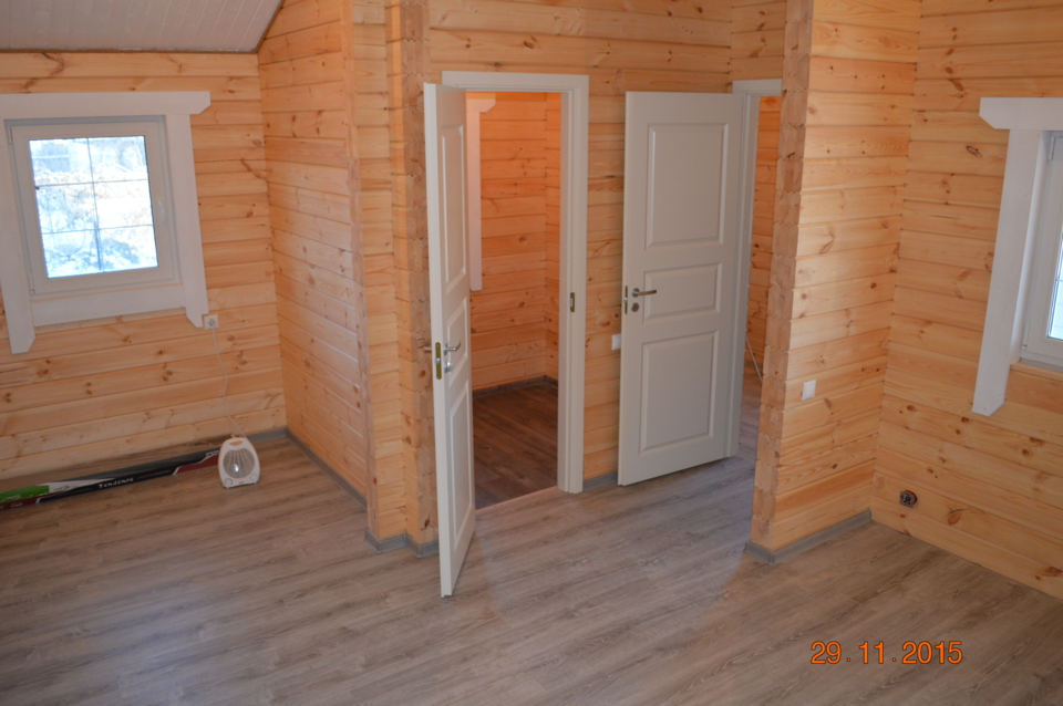 Небольшой дачный дом из клееного бруса