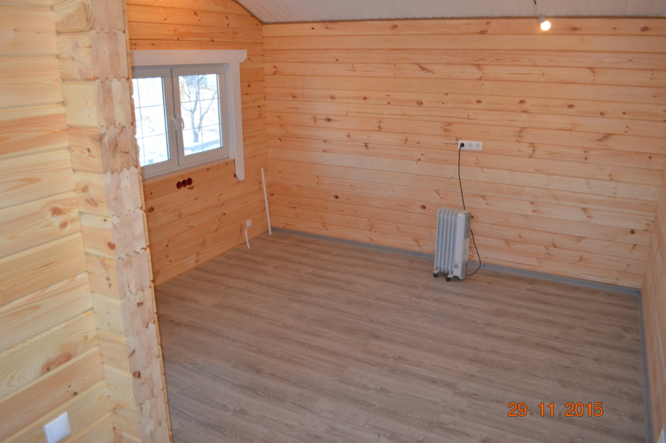 Небольшой дачный дом из клееного бруса