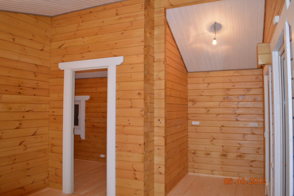 Небольшой дачный дом из клееного бруса