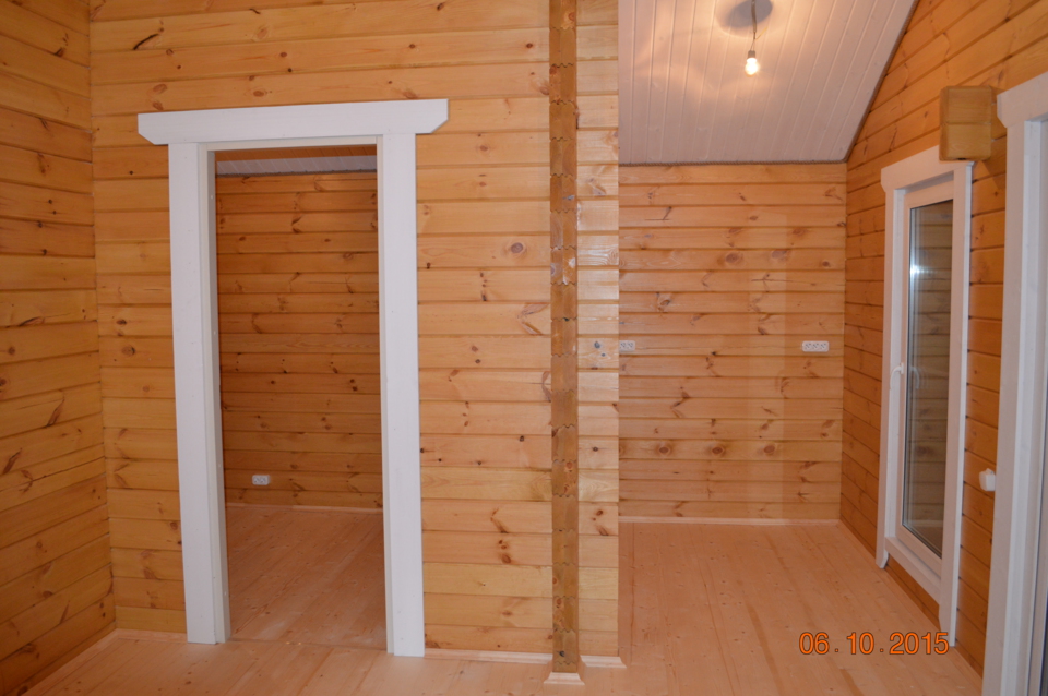 Небольшой дачный дом из клееного бруса